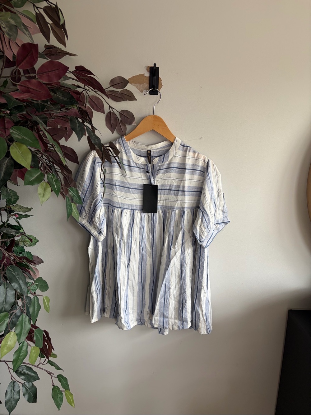 Striped Short-Sleeve Relaxed Tunic Top in White and Blue - Picture 3 of 6